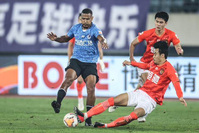 报告称詹姆斯今夏曾与尼克斯高层交流